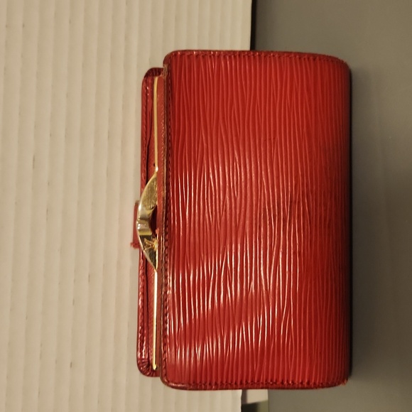 Red LV Louis Vuitton Epi Kiss Wallet - Picture 3 of 12